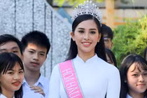 Trần Tiểu Vy về thăm trường cũ tại Hội An sau đăng quang