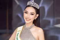 Thùy Tiên mang quốc phục ngợi ca y bác sĩ đến Miss Grand International