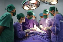 Người đàn ông bị dây cáp kéo đứt đôi khí quản