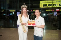 Thùy Tiên được bố mang bánh bông lan trứng muối ra sân bay đón