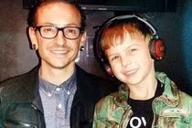 Lời nhắn xúc động của con trai Chester Bennington gửi bố