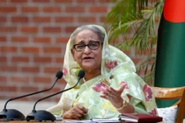 Thủ tướng Bangladesh từ chức, rời khỏi đất nước để tránh biểu tình