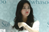 Song Hye Kyo lộ vẻ mệt mỏi khi xuất hiện sau ly hôn