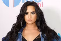 Demi Lovato tụ tập bạn bè thâu đêm trước khi sốc thuốc