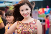 Dương Hoàng Yến bức xúc vì bị gạ tình giá 8000 USD