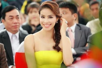 Hoa hậu Phạm Hương gợi cảm với đầm cúp ngực