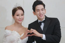 Ca sĩ U50 cưới chồng 29 tuổi: Mẹ của cặp đôi lệch tuổi xấu hổ