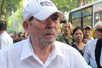 Nhà văn Lê Lựu dò từng bước đến tiễn biệt Đại tướng