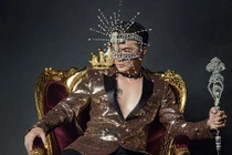 Đàm Vĩnh Hưng tức giận vì bị ném sơn vào nhà