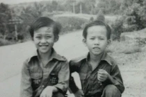 Phát sốt ảnh thời bé của danh hài Hoài Linh do em trai chia sẻ