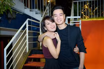 Bạn gái hôn Slim V mừng MV mới cán mốc triệu view