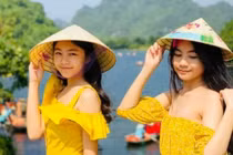 MC Quyền Linh khoe ảnh hai con gái xinh đẹp, cao vượt bố