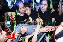 Fan ngất xỉu giữa liveshow Mỹ Tâm Heartbeat vì kiệt sức