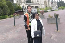 Đàm Vĩnh Hưng chúc mừng sinh nhật mẹ