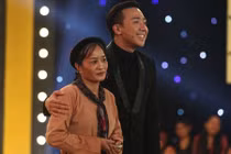 Trấn Thành phải quỳ lạy vì bị Lê Thị Dần chặt chém