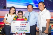 Cẩm Ly đưa Thiện Nhân đi nhận học bổng Tài năng trẻ