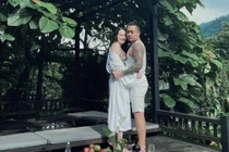 Khoảnh khắc ngọt ngào của Tuấn Hưng và vợ kém 12 tuổi