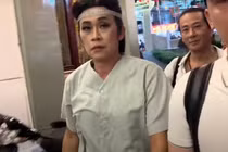 Hoài Linh từ chối khi bị YouTuber quay thẳng mặt