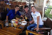 Chàng bán kẹo kéo khiến Mr Đàm từ mặt Quang Lê