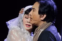 Ngọc Huyền diện váy cô dâu lộng lẫy làm đám cưới với Kim Tử Long