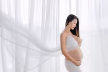 Nguyệt Ánh khoe bụng bầu sắp sinh sau khi lấy chồng Ấn Độ