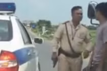 Cảnh sát giao thông nổ súng chặn xe vi phạm bị đình chỉ