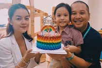Phạm Quỳnh Anh - Quang Huy vui vẻ tổ chức sinh nhật cho con gái