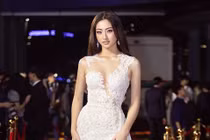 Lương Thùy Linh vấp ngã trên thảm đỏ vẫn thần thái ngời ngời 