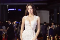 Lương Thùy Linh vấp ngã trên thảm đỏ vẫn thần thái ngời ngời 