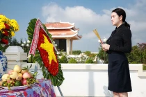 Lý Nhã Kỳ chia sẻ về 17 năm người cha nằm liệt