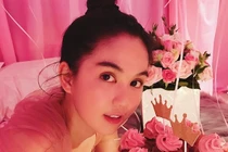 Cận cảnh căn phòng màu hồng bạn trai tặng khiến Ngọc Trinh bật khóc