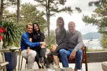 Hồng Nhung lần đầu khoe ảnh ngồi trong lòng bạn trai Tây 