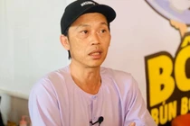 Hành động gây sốt của Hoài Linh khi diễn hội chợ 