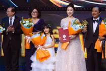 Huỳnh Hồng Loan nói gì khi “Mẹ rơm” thắng giải Cánh diều Vàng 2023?