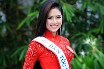 HH Ngọc Anh “thế” Ngọc Trinh dự thi HH Quốc tế 2014?