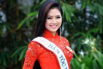 HH Ngọc Anh “thế” Ngọc Trinh dự thi HH Quốc tế 2014?