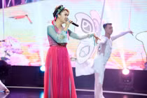 Hát kém, Phi Thanh Vân bị nhắc lại thảm họa “Da nâu“