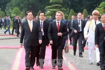 Quốc tế bình luận gì chuyến thăm VN của Thủ tướng Nga?