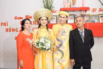 Lâm Khánh Chi viết gì trong thư tay mà chồng kém 8 tuổi bật khóc?