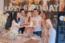 Sánh đôi Việt Anh, Quỳnh Nga loay hoay che ngực sợ lộ hàng