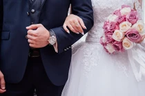 Đám cưới của tôi bị phá nát bởi một người phụ nữ lớn tuổi