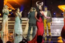 Thí sinh lớn tiếng mắng BTC Miss Global ngay trên sân khấu