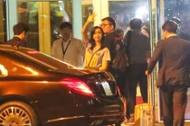 Fan ra sân bay tiễn Yoona (SNSD) về Hàn lúc nửa đêm