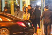 Fan ra sân bay tiễn Yoona (SNSD) về Hàn lúc nửa đêm