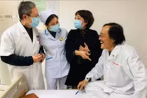 Nghệ sĩ Giang Còi nhập viện vì mất tiếng, nghi có khối u ở họng