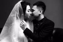 Ngắm ảnh cưới đen trắng của Khắc Việt và vợ DJ 