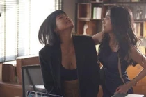 Nửa đêm hàng xóm gửi cho tôi clip cảnh con gái bị đánh ghen