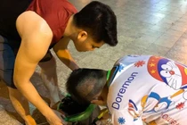 Đi bắt dế cùng con riêng của vợ, chồng Lê Phương chuẩn "hàng hiếm"