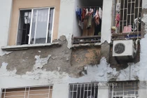 Chung cư xuống cấp, tường bong tróc giá vẫn gần 60 triệu/m2 