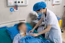 Viêm tụy cấp biến chứng từ… tiệc tùng, ngộ độc thực phẩm